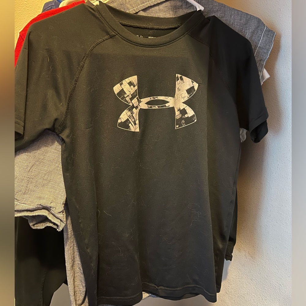 Youth M Under Armour shirt